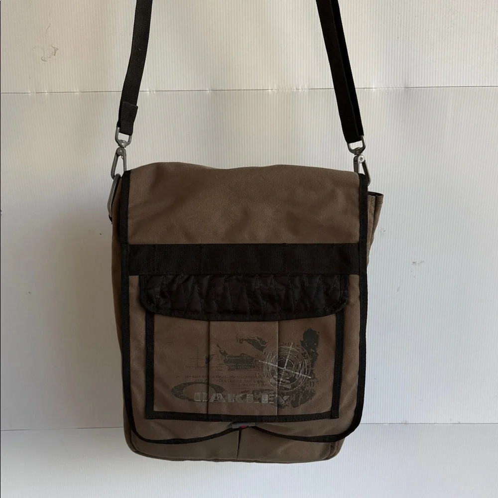 VINTAGE OAKLEY TACTICAL FIELD GEAR CROSSBODY MESSENGER LAPTOP BAG GORPCORE ARMY